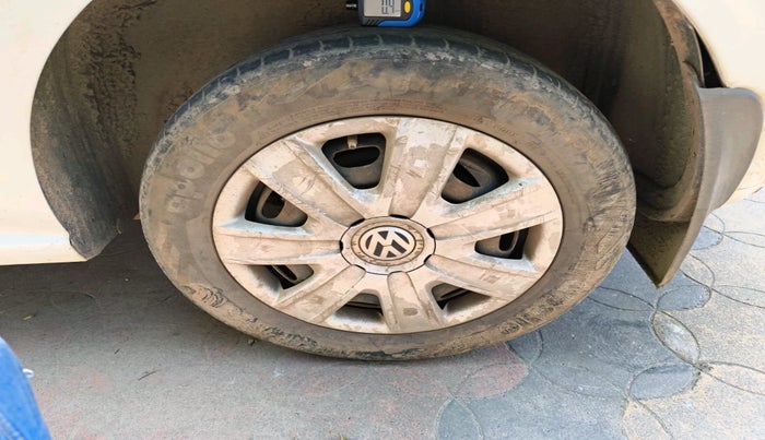 2011 Volkswagen Polo COMFORTLINE 1.2L, Diesel, Manual, 1,36,689 km, tyre