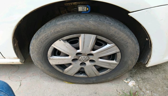 2011 Volkswagen Polo COMFORTLINE 1.2L, Diesel, Manual, 1,36,689 km, tyre