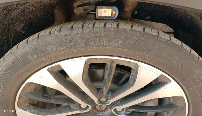 2021 MG HECTOR PLUS SELECT 2.0 DIESEL TURBO MT 7-STR, Diesel, Manual, 66,440 km, tyre