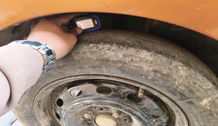 2017 Tata Tiago XT PETROL, Petrol, Manual, 2,03,536 km, tyre