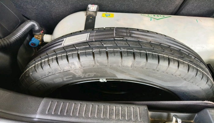 2023 Maruti Baleno DELTA CNG 1.2L, Petrol, Manual, 36,536 km, tyre