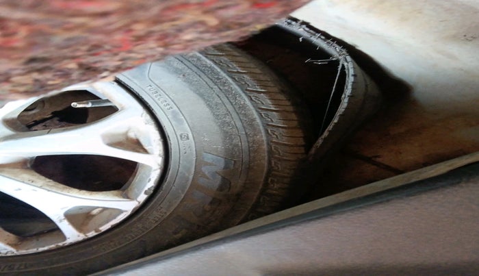 2013 Ford Figo TITANIUM 1.4 DIESEL, Diesel, Manual, 1,65,188 km, tyre