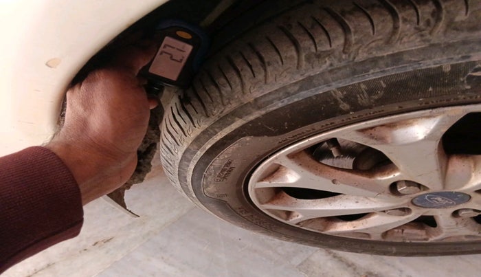 2013 Ford Figo TITANIUM 1.4 DIESEL, Diesel, Manual, 1,65,188 km, tyre