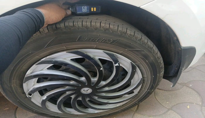 2017 Volkswagen Polo COMFORTLINE 1.5L, Diesel, Manual, 85,763 km, tyre