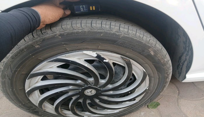 2017 Volkswagen Polo COMFORTLINE 1.5L, Diesel, Manual, 85,763 km, tyre