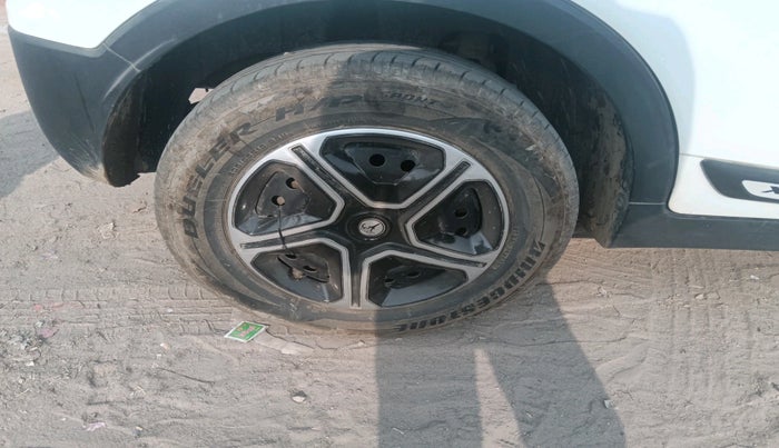 2023 Mahindra XUV300 W4 1.2 PETROL, Petrol, Manual, 1,903 km, tyre