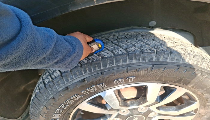 2017 Ford Endeavour TITANIUM 3.2 4X4 AT, Diesel, Automatic, 1,53,568 km, tyre