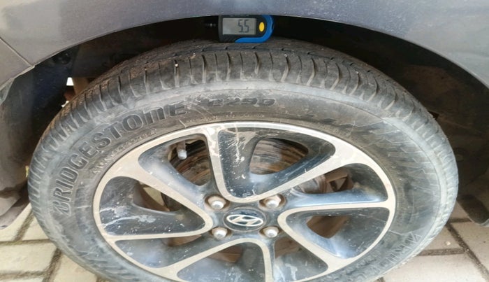 2017 Hyundai Grand i10 SPORTZ AT 1.2 KAPPA VTVT, Petrol, Automatic, 64,108 km, tyre