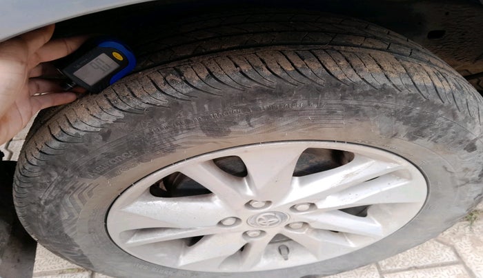 2017 Toyota Innova Crysta 2.8 GX AT 7 STR, Diesel, Automatic, 1,09,744 km, tyre