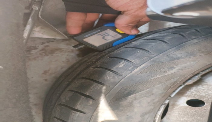 2012 Maruti Alto LXI CNG, Petrol, Manual, 2,27,927 km, tyre