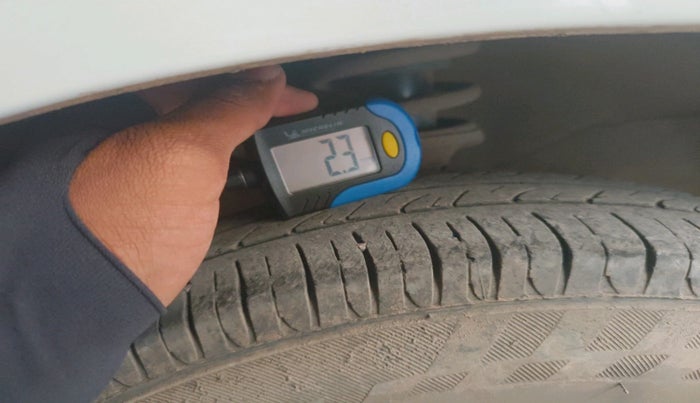 2012 Maruti Alto LXI CNG, Petrol, Manual, 2,27,927 km, tyre