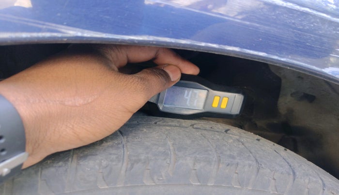 2010 Hyundai Verna TRANSFORM 1.6 VTVT, Petrol, Manual, 45,302 km, tyre