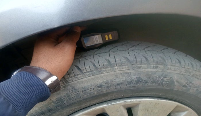 2014 Maruti Swift VXI, Petrol, Manual, 90,819 km, tyre