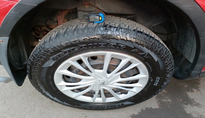 2013 Mahindra XUV500 W6, Diesel, Manual, 1,00,819 km, tyre