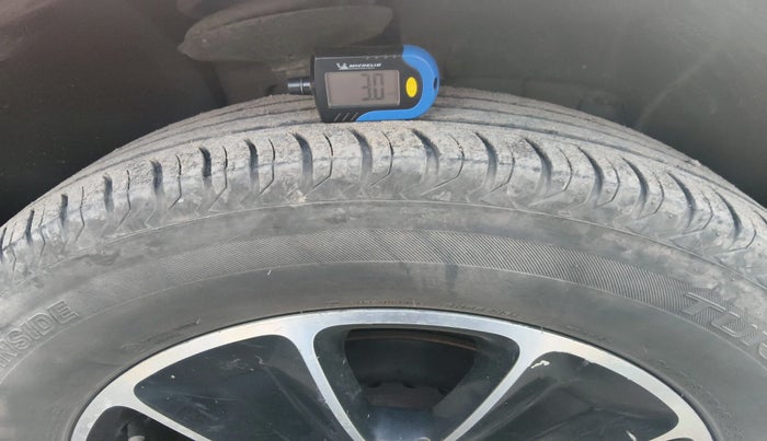 2018 Renault Duster 85 PS RXS MT DIESEL, Diesel, Manual, 1,32,893 km, tyre