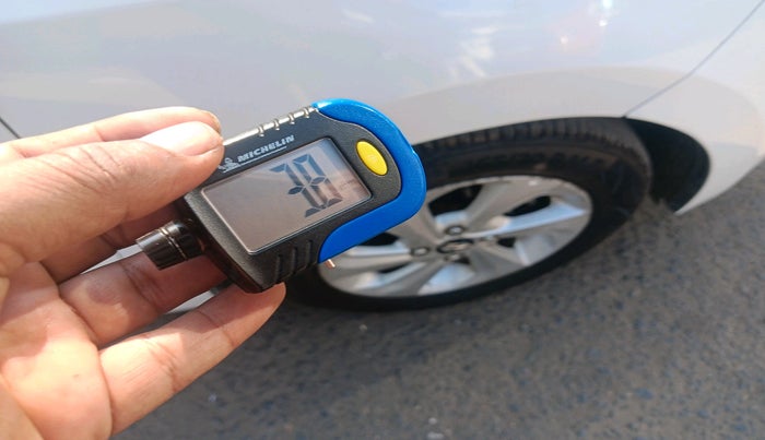 2017 Hyundai Xcent SX 1.2, Petrol, Manual, 55,063 km, tyre