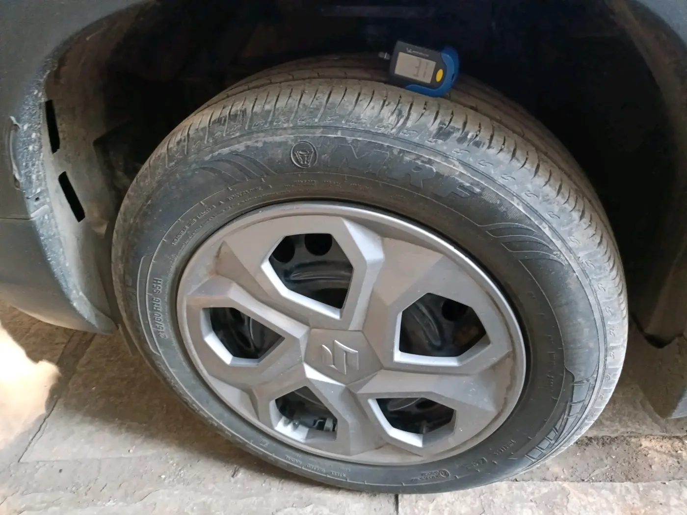 2023 Maruti BREZZA LXI S- CNG, CNG, Manual, 43,870 km, tyre