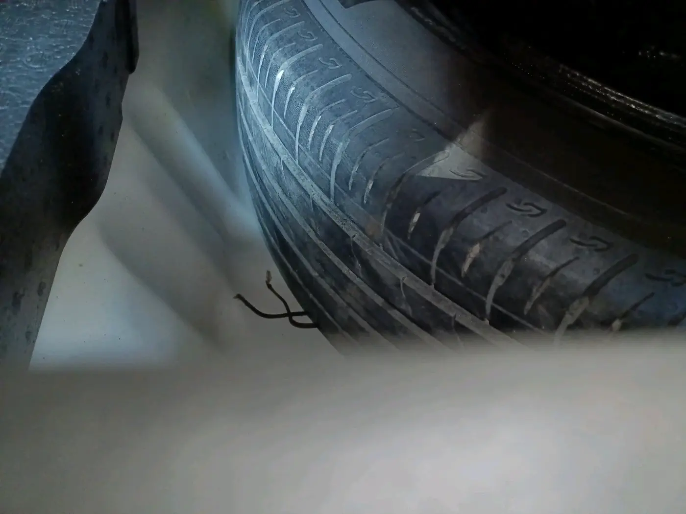 2023 Maruti BREZZA LXI S- CNG, CNG, Manual, 43,870 km, tyre