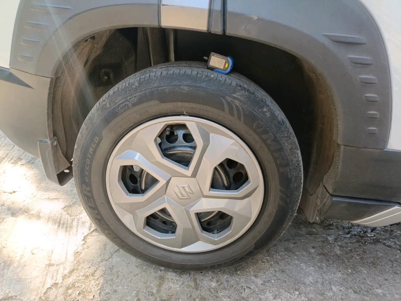 2023 Maruti BREZZA LXI S- CNG, CNG, Manual, 43,870 km, tyre