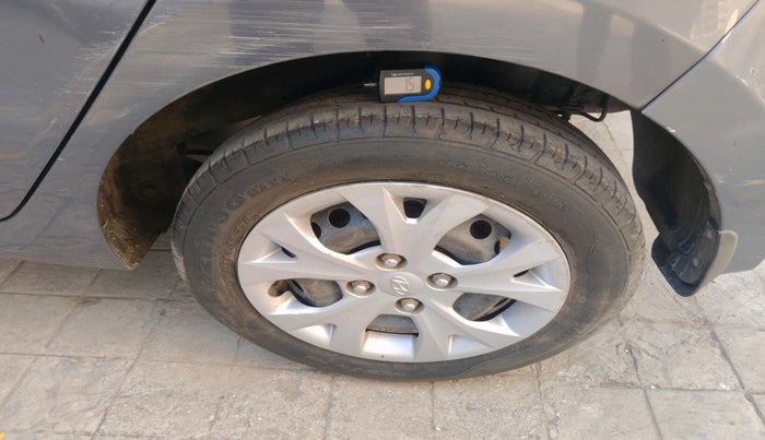 2015 Hyundai Grand i10 SPORTZ 1.2 KAPPA VTVT, Petrol, Manual, 43,000 km, tyre