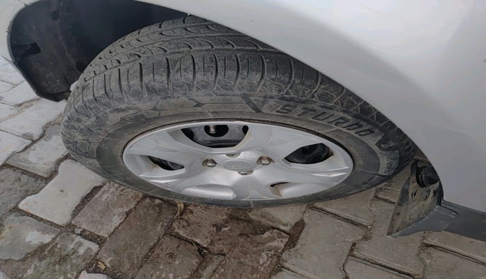 2017 Ford Ecosport TREND 1.5L PETROL, Petrol, Manual, 1,08,543 km, tyre