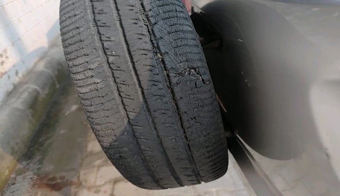 2017 Ford Ecosport TREND 1.5L PETROL, Petrol, Manual, 1,08,543 km, tyre