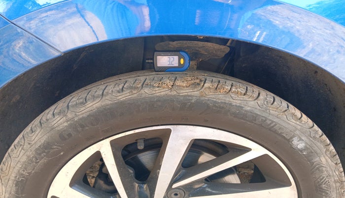 2023 Volkswagen VIRTUS TOPLINE TSI 1.0 AT, Petrol, Automatic, 33,414 km, tyre