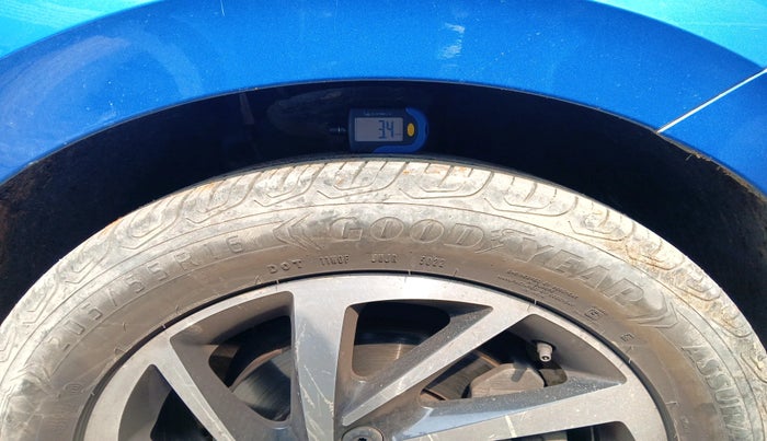 2023 Volkswagen VIRTUS TOPLINE TSI 1.0 AT, Petrol, Automatic, 33,414 km, tyre