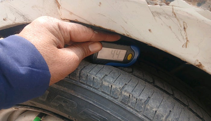 2012 Maruti Swift Dzire LXI, Petrol, Manual, 1,86,848 km, tyre