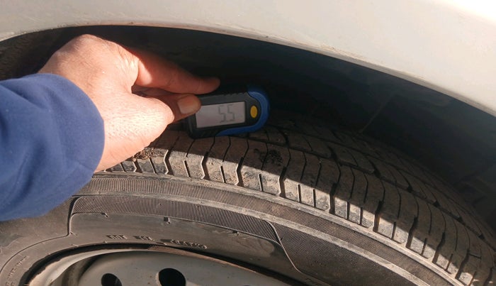 2012 Maruti Swift Dzire LXI, Petrol, Manual, 1,86,848 km, tyre