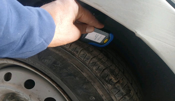 2012 Maruti Swift Dzire LXI, Petrol, Manual, 1,86,848 km, tyre