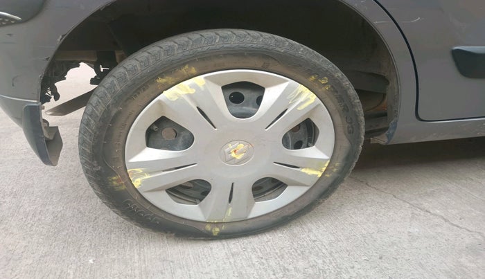 2017 Maruti Wagon R 1.0 VXI AMT, Petrol, Automatic, 13,860 km, tyre