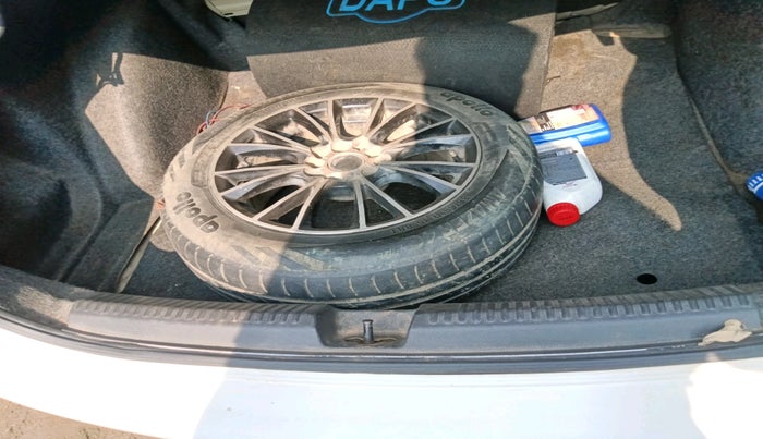 2013 Skoda Rapid AMBITION 1.6 TDI CR MT, Diesel, Manual, 1,11,069 km, tyre