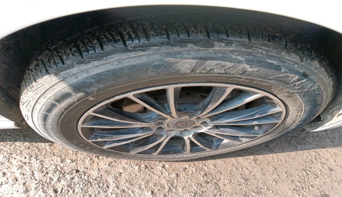 2013 Skoda Rapid AMBITION 1.6 TDI CR MT, Diesel, Manual, 1,11,069 km, tyre