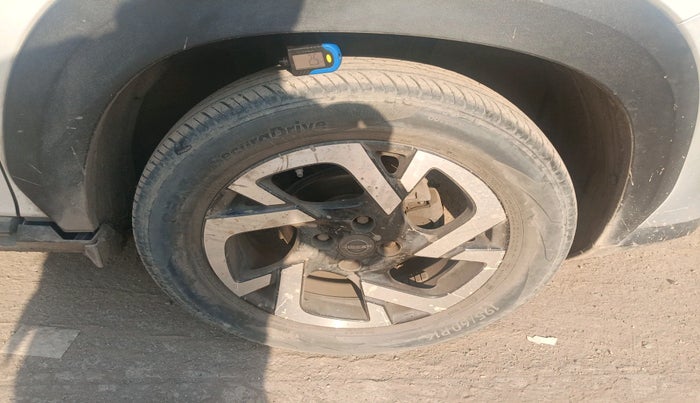 2023 Nissan MAGNITE XV PREMIUM TURBO CVT, Petrol, Automatic, 54,270 km, tyre