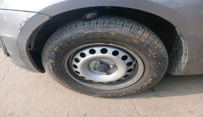 2016 Maruti Swift LXI (O), Petrol, Manual, 59,547 km, tyre