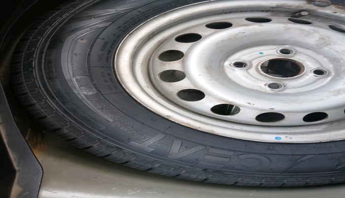 2016 Maruti Swift LXI (O), Petrol, Manual, 59,547 km, tyre