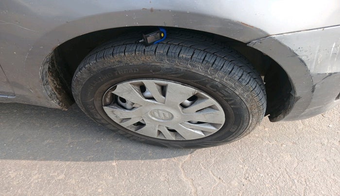 2016 Maruti Swift LXI (O), Petrol, Manual, 59,547 km, tyre