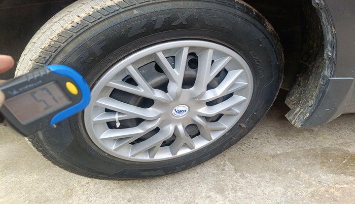 2015 Maruti Swift VXI, Petrol, Manual, 49,537 km, tyre