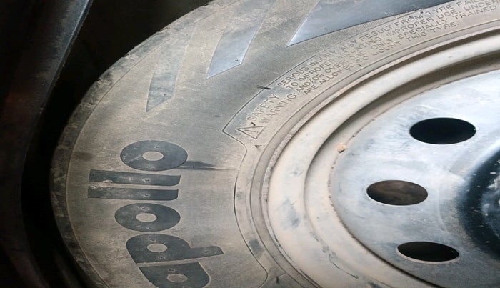 2015 Maruti Swift VXI, Petrol, Manual, 49,537 km, tyre