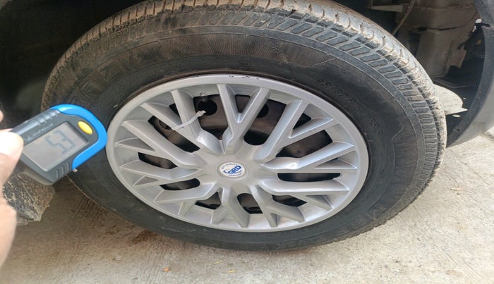 2015 Maruti Swift VXI, Petrol, Manual, 49,537 km, tyre