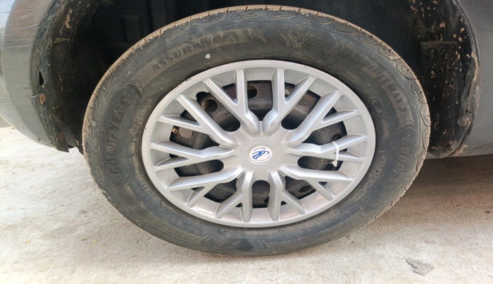 2015 Maruti Swift VXI, Petrol, Manual, 49,537 km, tyre