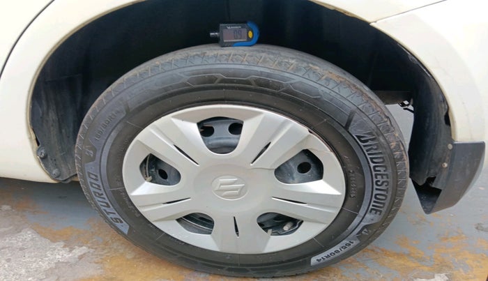 2013 Maruti Swift VXI, Petrol, Manual, 1,04,732 km, tyre