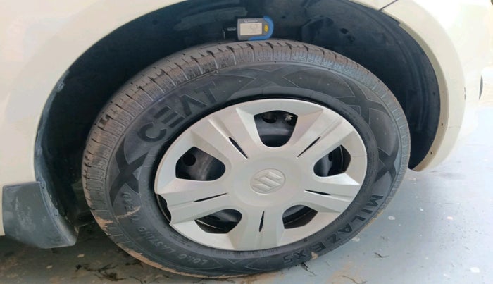 2013 Maruti Swift VXI, Petrol, Manual, 1,04,732 km, tyre