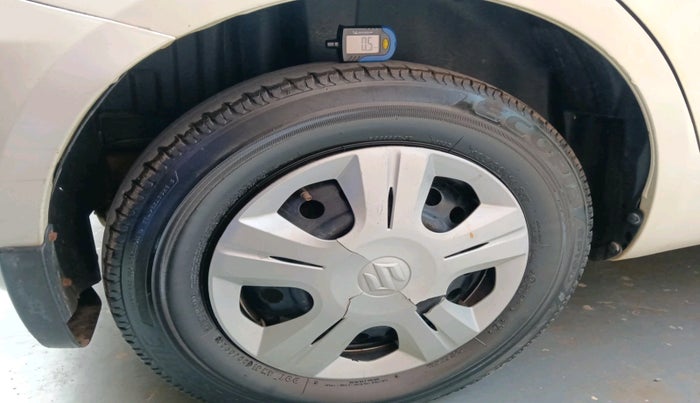 2013 Maruti Swift VXI, Petrol, Manual, 1,04,732 km, tyre