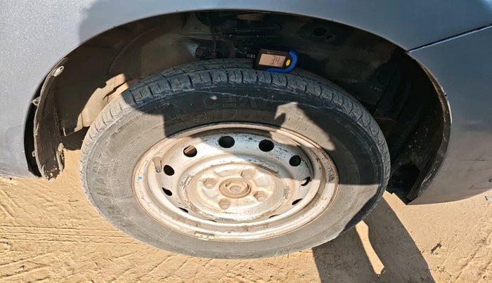 2013 Maruti Wagon R 1.0 LXI CNG, Petrol, Manual, 1,27,427 km, tyre