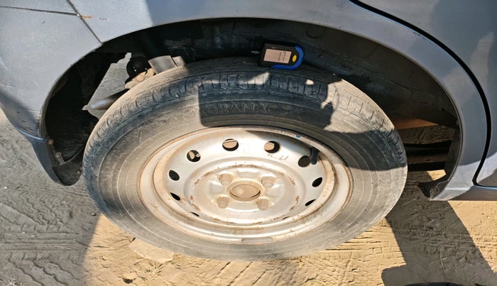 2013 Maruti Wagon R 1.0 LXI CNG, Petrol, Manual, 1,27,427 km, tyre