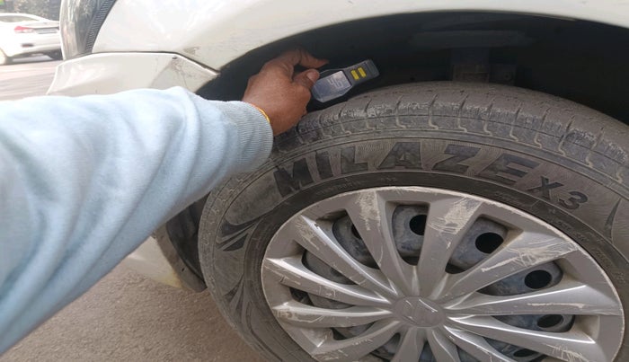 2015 Maruti Swift VXI, Petrol, Manual, 1,13,153 km, tyre