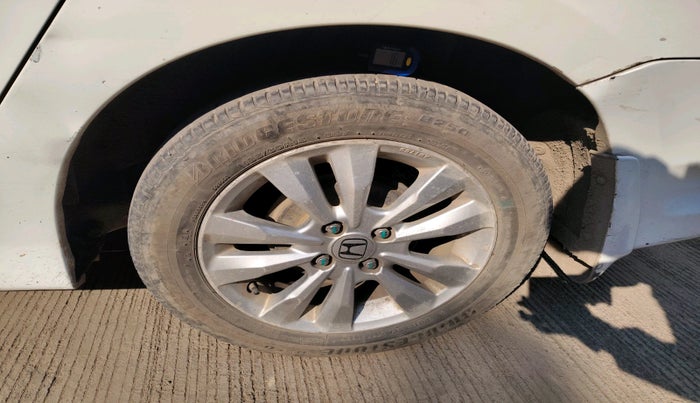 2013 Honda City 1.5L I-VTEC V MT, Petrol, Manual, 1,73,052 km, tyre