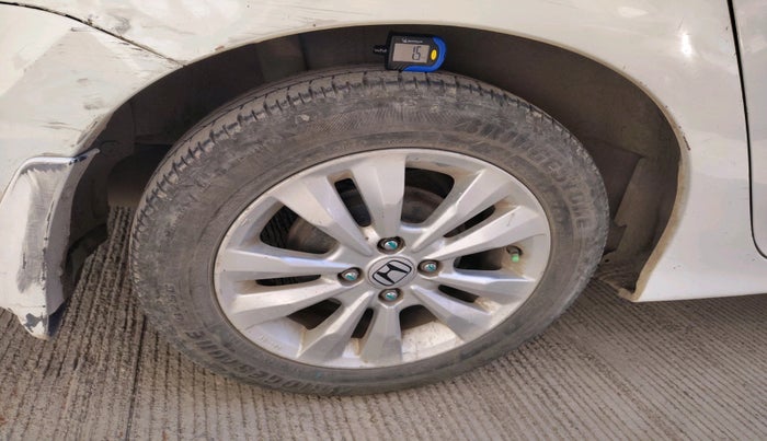 2013 Honda City 1.5L I-VTEC V MT, Petrol, Manual, 1,73,052 km, tyre